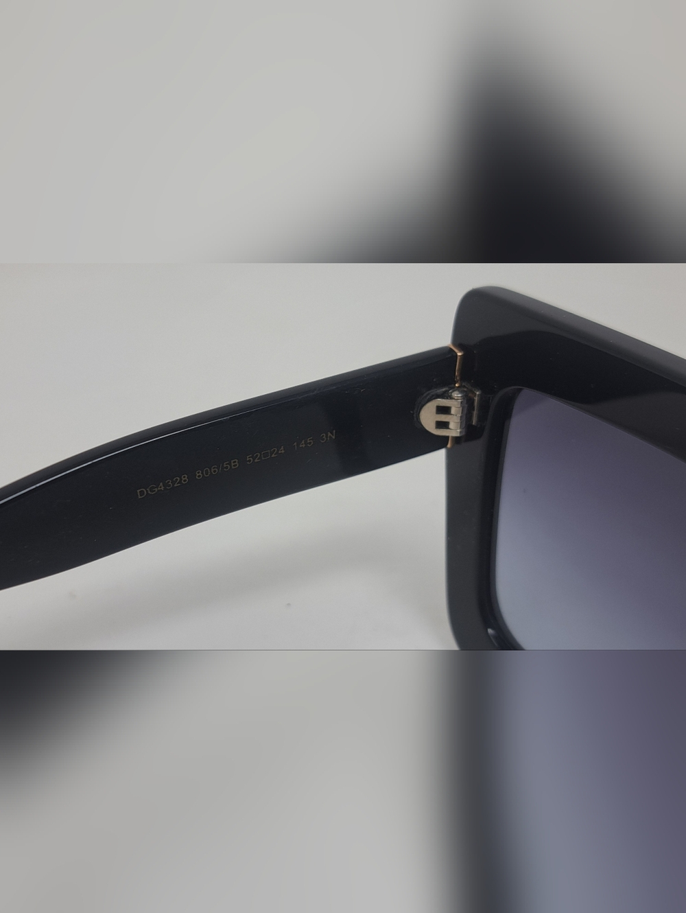 Dolce & Gabbana Women's Sunglasses Oversized Square Queen DG4328 52-24-135 - Picture 4 of 15